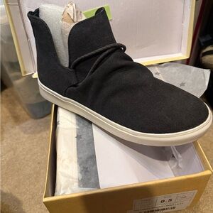 Women’s Black Canvas High-Top Sneakers